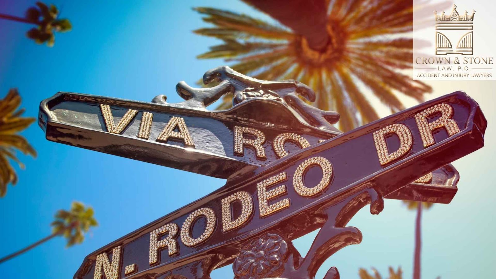Via Rodeo and N. Rodeo Drive street signs